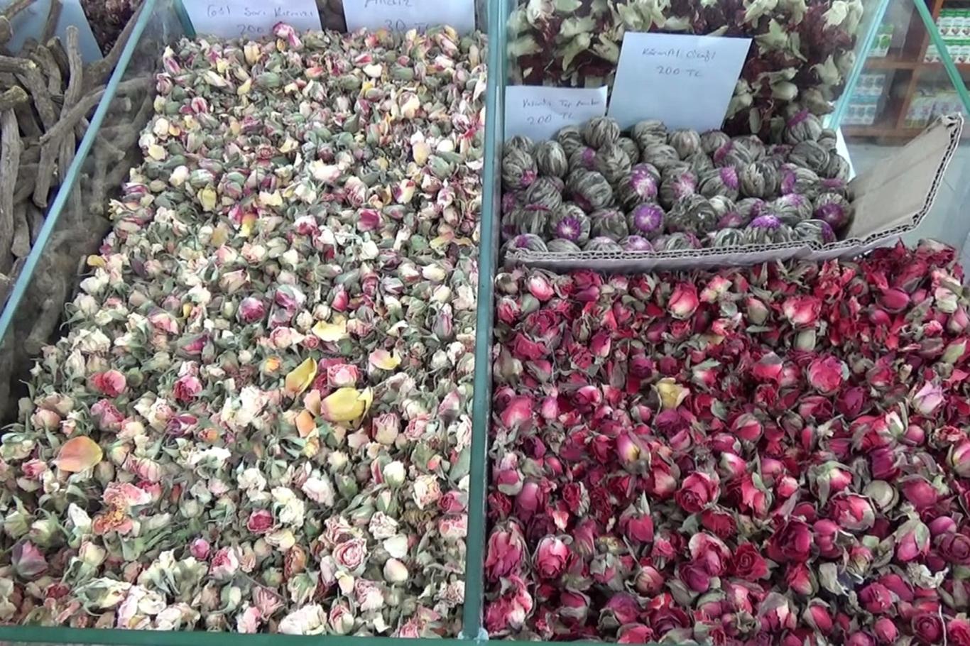 “Demirhindi şerbeti ve hibiskus çayı susuzluğa iyi geliyor” “Demirhindi şerbeti ve hibiskus çayı susuzluğa iyi geliyor”